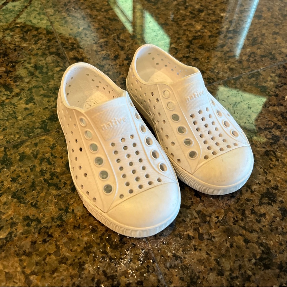 Native Kids Water Shoes - Classic White
